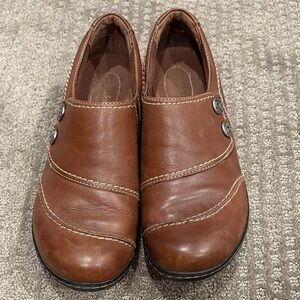 Clarks Tan Leather Slip-On Ashland Lane shoes